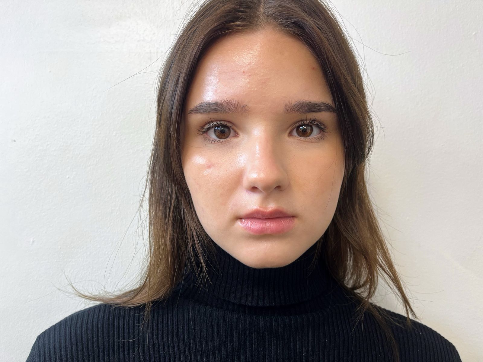 Huda Beauty Powder - High-quality face powder makeup product review for flawless finish